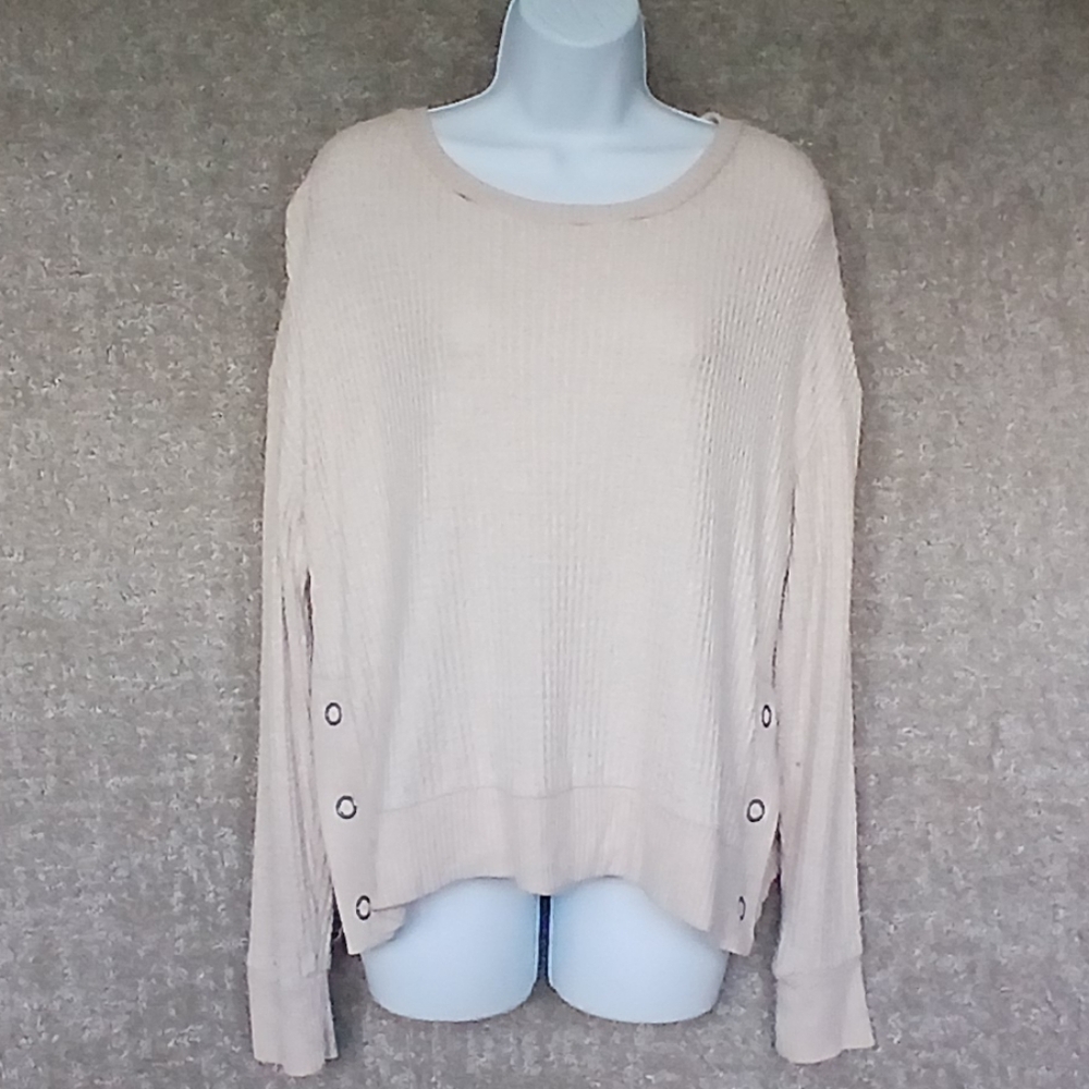 SO Beige Long Sleeve Textured Top, Side Slits w/ Snaps Large